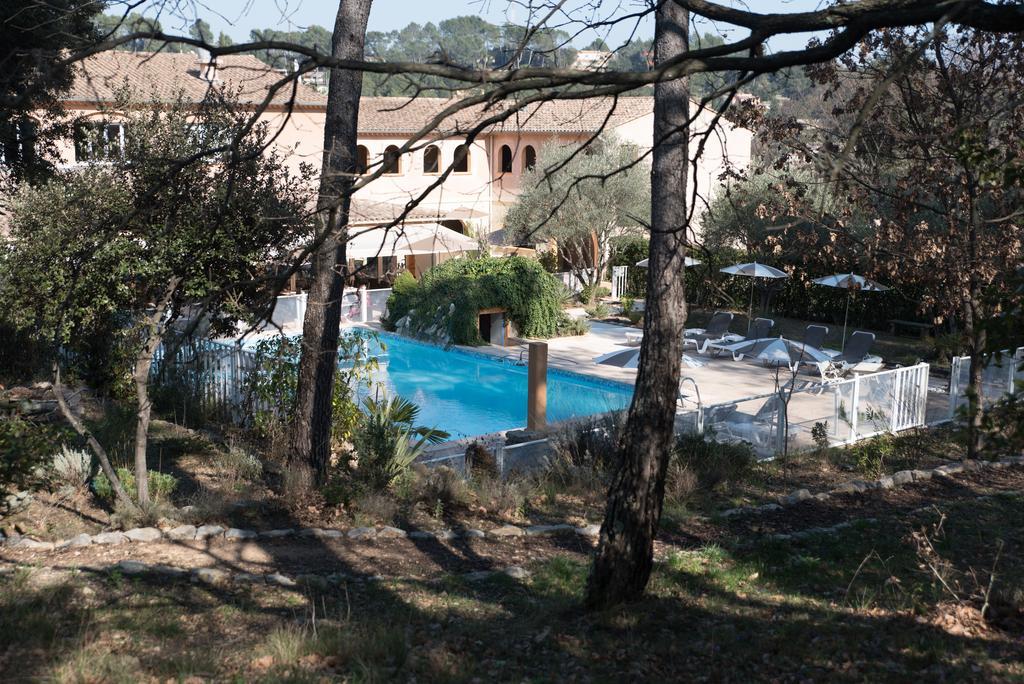 Logis Hostellerie De L'Abbaye Le Thoronet Extérieur photo