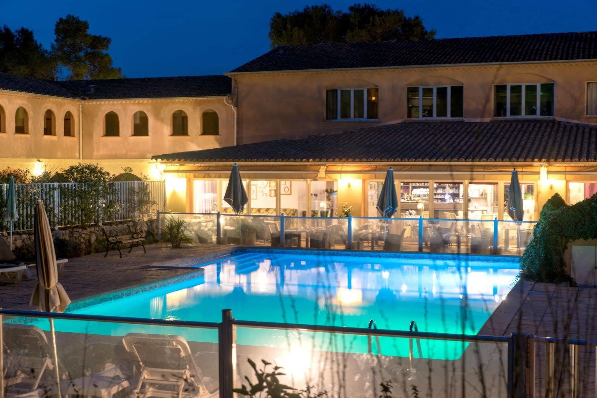 Logis Hostellerie De L'Abbaye Le Thoronet Extérieur photo